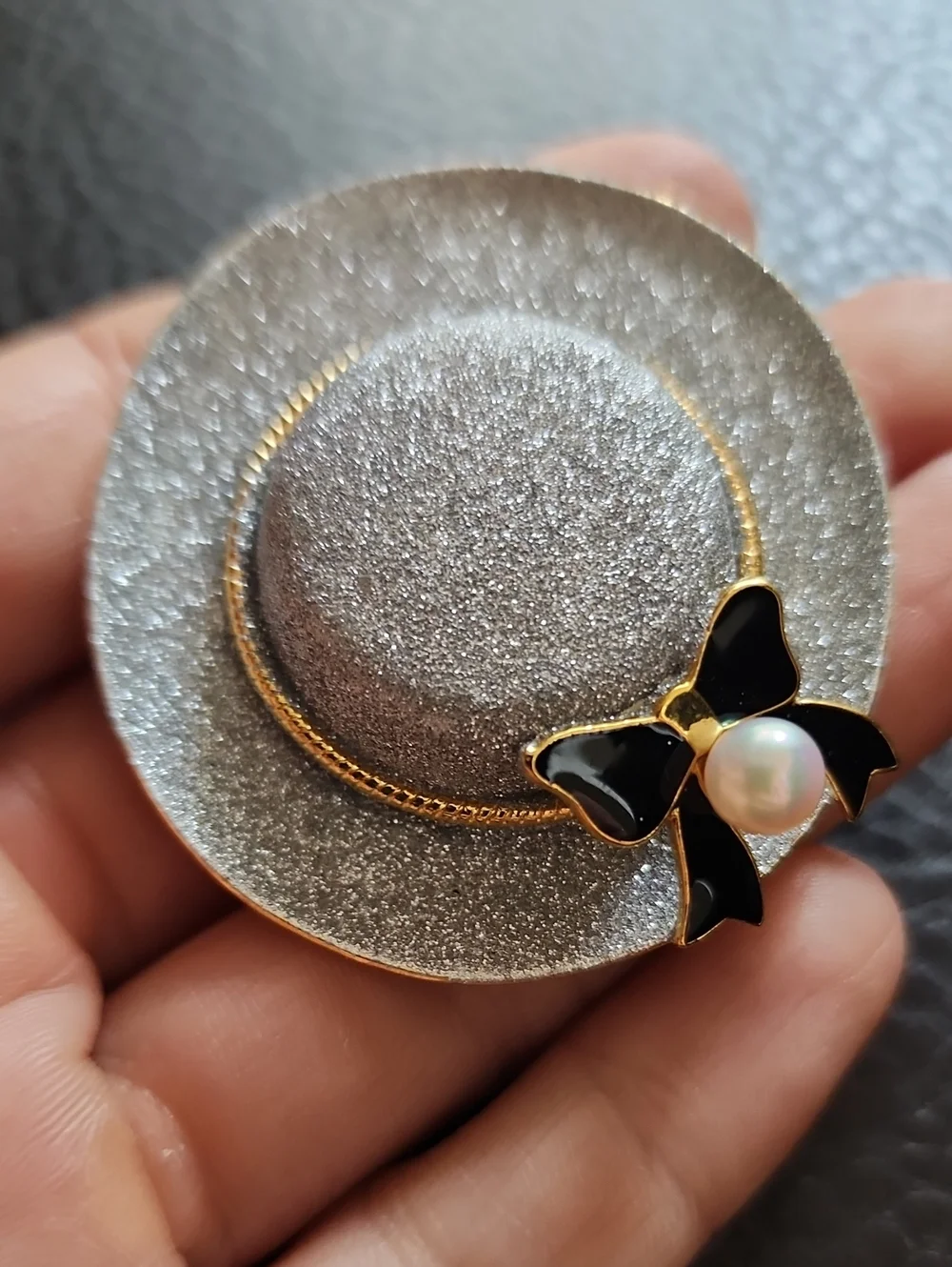 VTG Pearl Center Black Enamel Bow Hat Brooch - Women Jewelry
